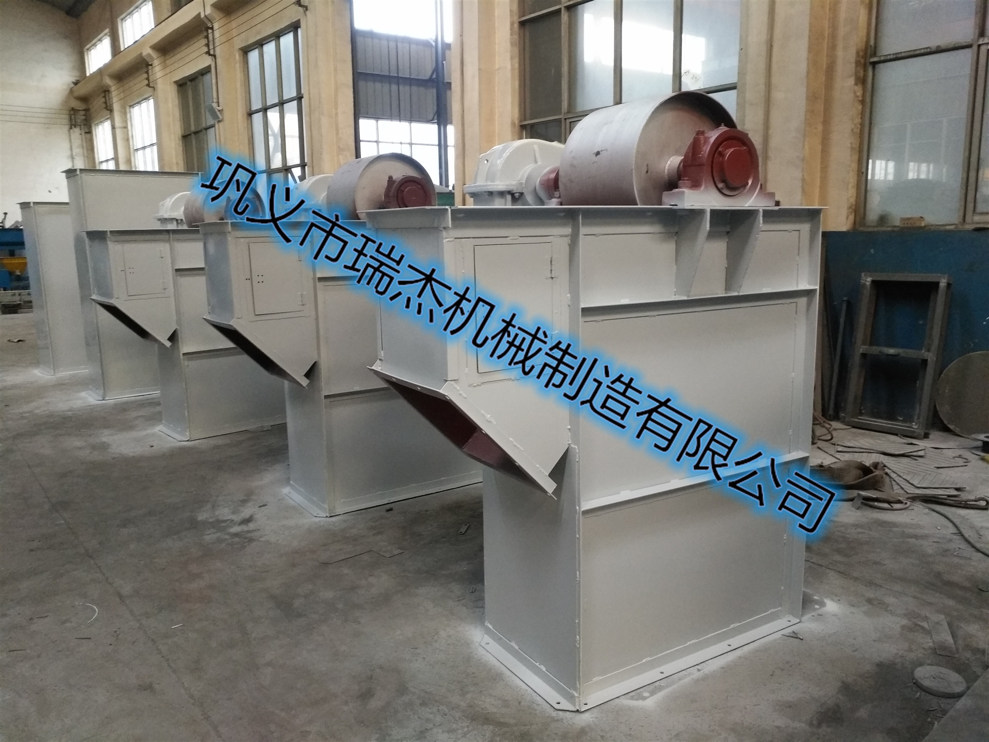 瑞杰機(jī)械斗式提升機(jī)車間原照